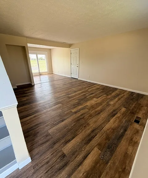 Entry/Living room