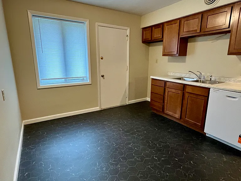 206 W Canedy St #1 — Photo 4