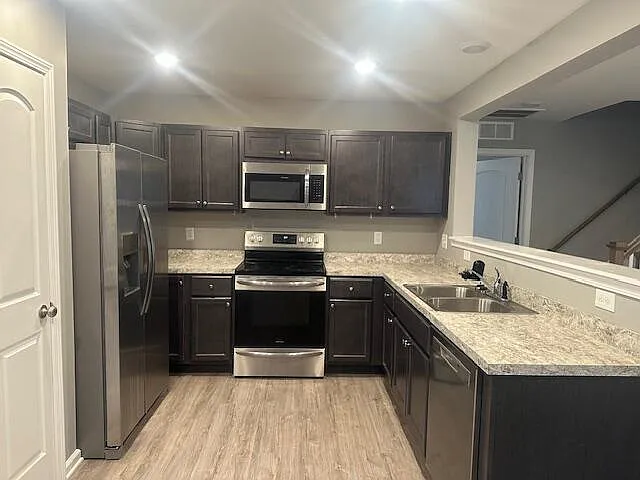 8004 Driftwood Loop — Photo 8