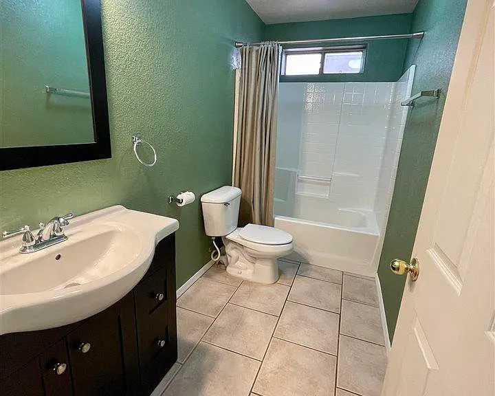 2330 W 22nd Pl — Photo 16