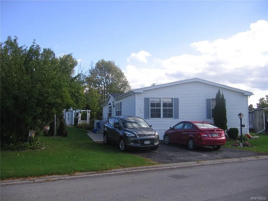 536 Applewood Dr photo 1