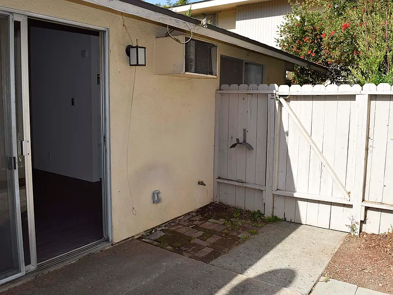 Ojai Gardens Apartments (Resort Apartments L.L.C.) — Photo 18