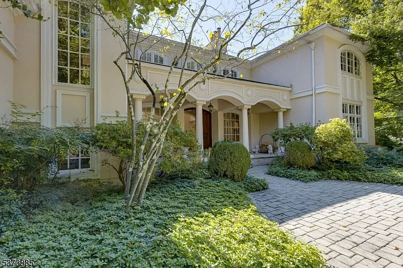 6 bed, 6.0 bath, $15,000 — Photo 2