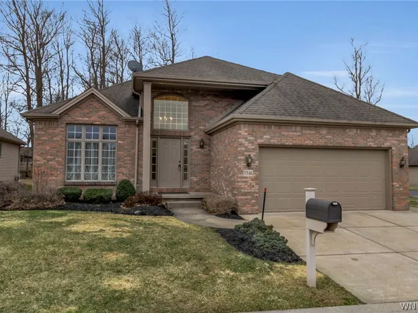 5546 Hemdale Dr, Williamsville, NY 14221