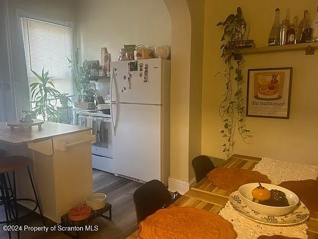 2 bed, 1.0 bath, 975 sqft, $1,500 — Photo 4