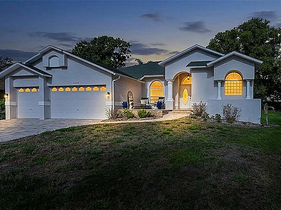 3rd image of 2047 Overbrook Ln