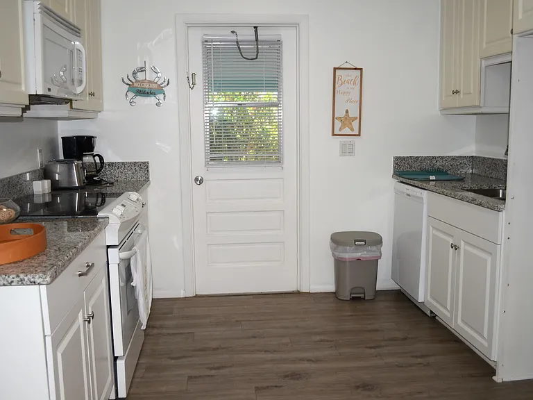 1115 Hernando St #B — Photo 7