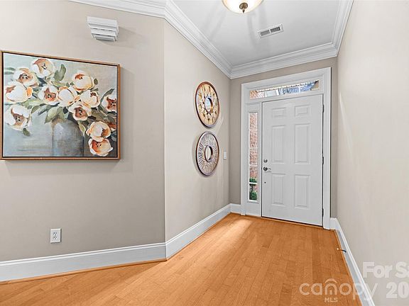 5th image of 617 Crosswater Ln