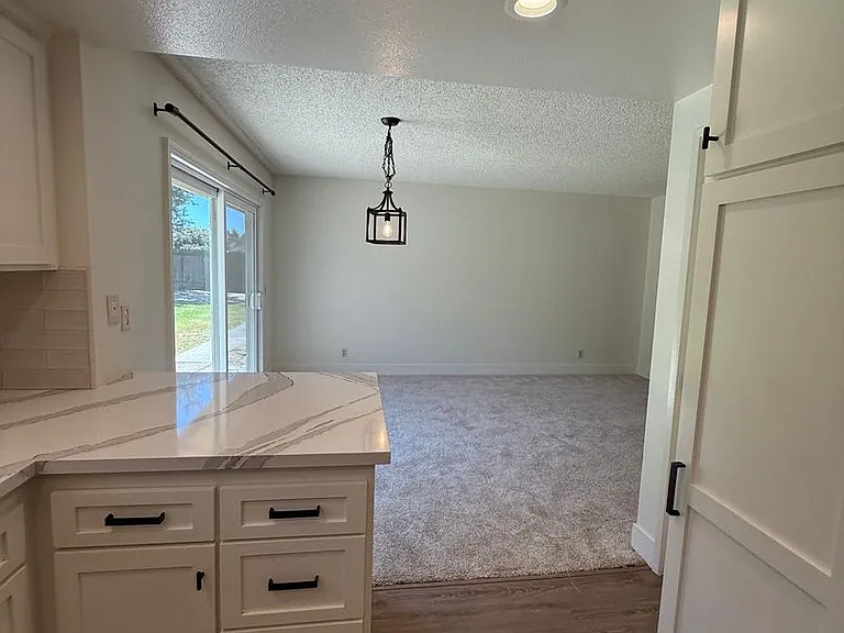1406 Oak Knoll Rd — Photo 14