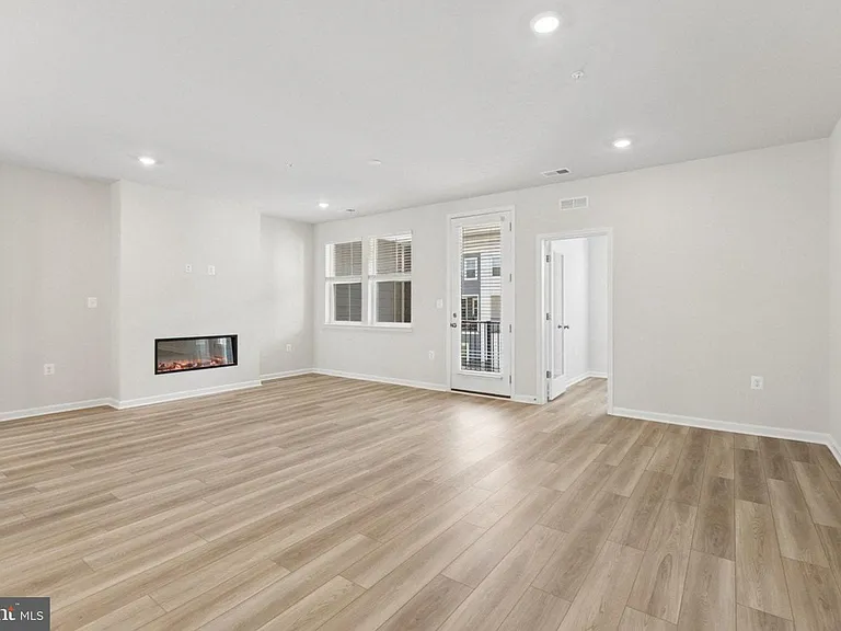 9670 Swallowtail Ln — Photo 41