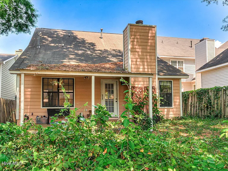 2528 Commons Trce — Photo 46