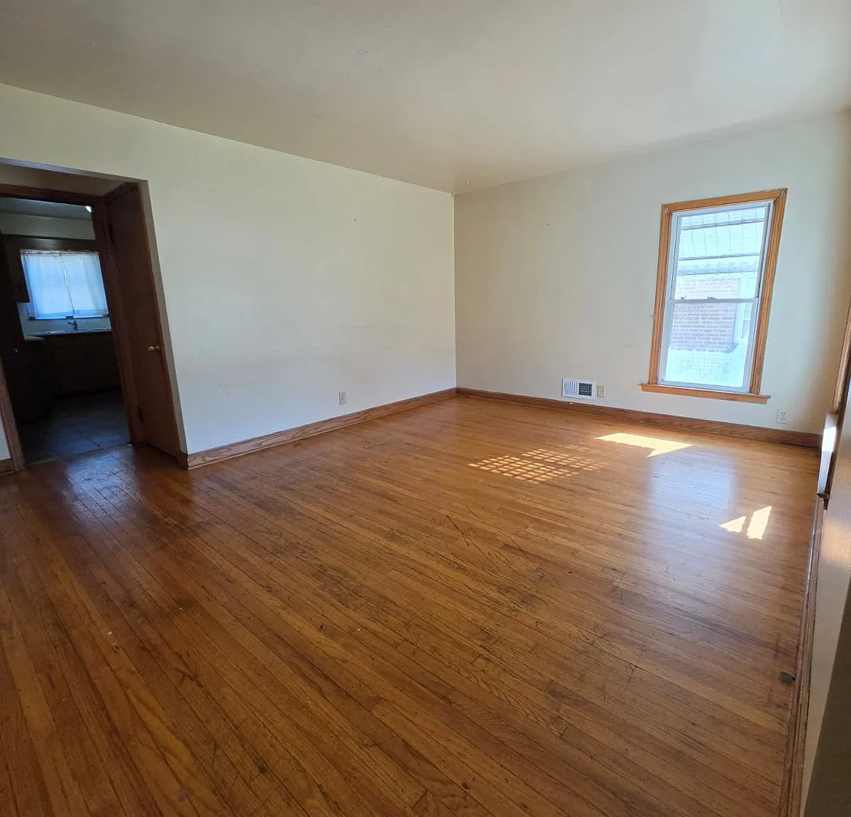 3 bed, 1071 sqft, $2,000 — Photo 4