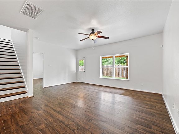 3rd image of 8843 Leclaire Meadow Dr
