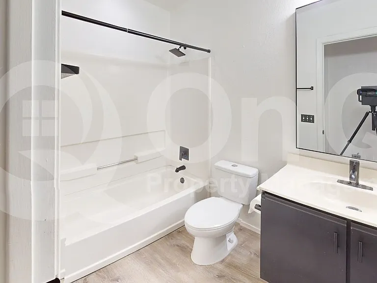 2735 E Liverpool Dr — Photo 14