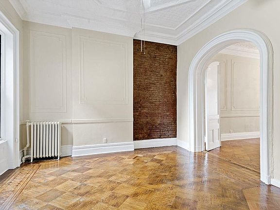 4th image of 247 E 116th St