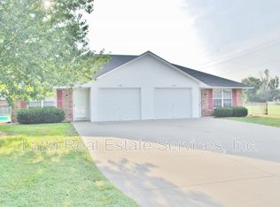 105 NW Parker Dr, Grain Valley, MO 64029