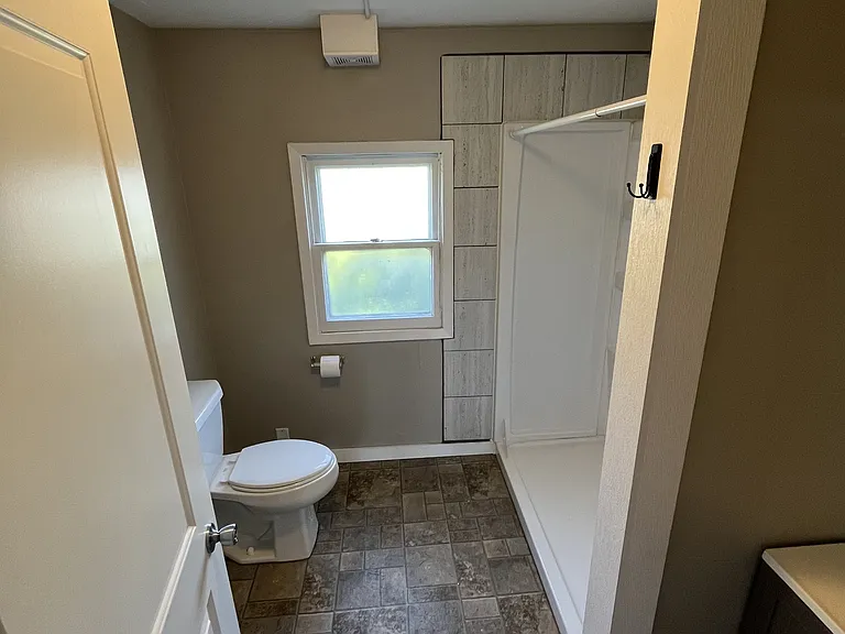1209 E Cherry St — Photo 4