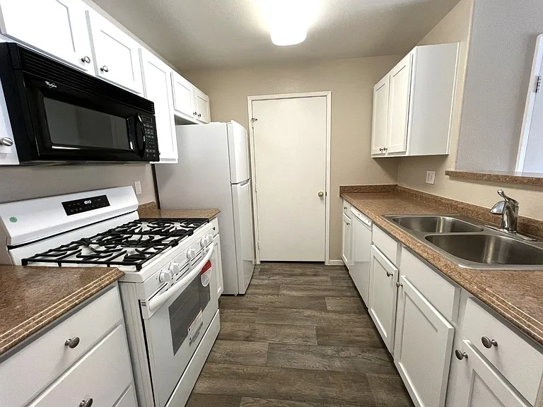 950 Seven Hills Dr #122 — Photo 5