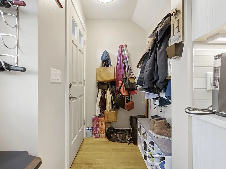 89 Prescott St #B — Photo 11