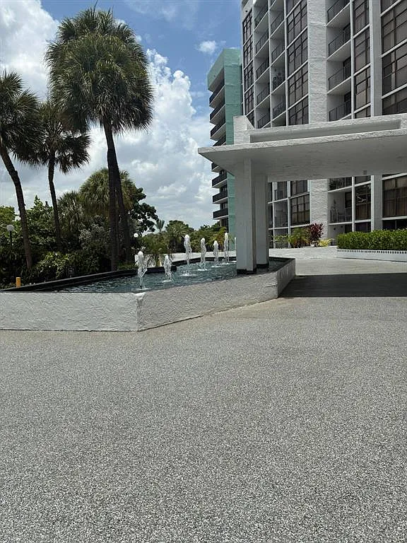 2 bed, 1.5 bath, 1075 sqft, $2,000 — Photo 4