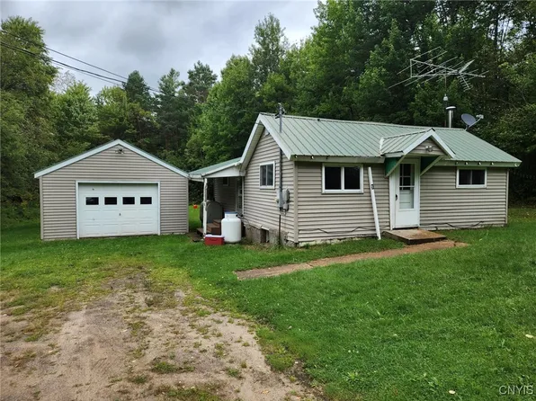 43 McCullouch Rd, Oswegatchie, NY 13670
