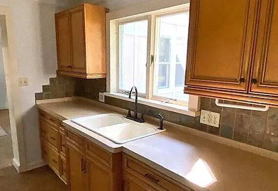 611 Robin Rd — Photo 10