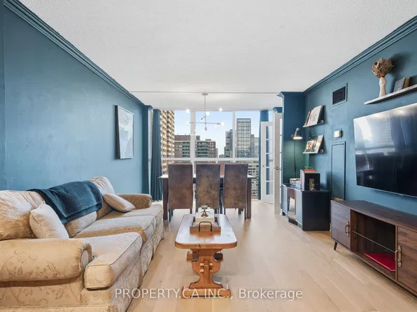 15 Maitland Pl #1811, Toronto, ON M4Y 2X3