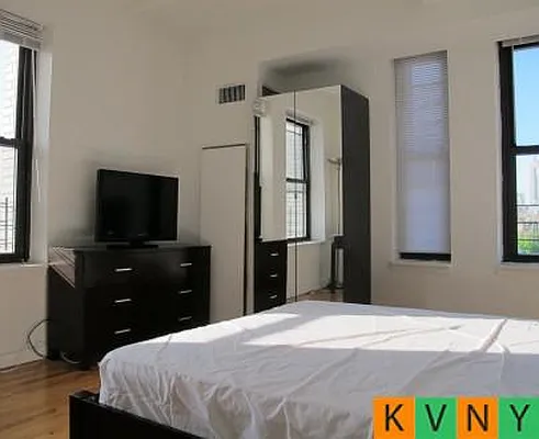 Rented by KVNY Soho | media 17