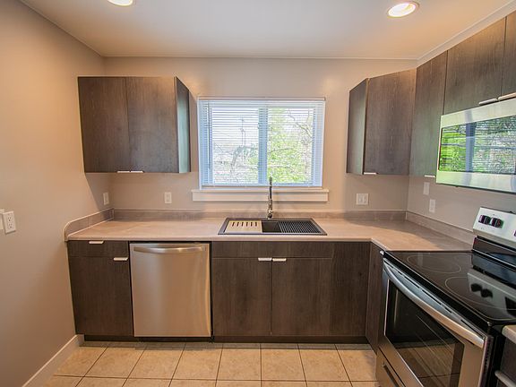 2nd image of 412 Pearl St #2