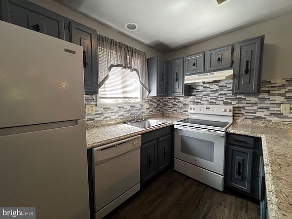 2nd image of 22024 Gloucester Ct #B5
