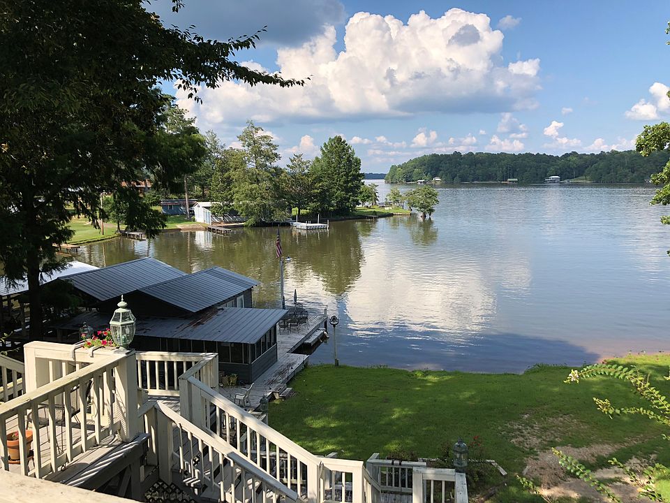 Beautiful View of Gantt Lake