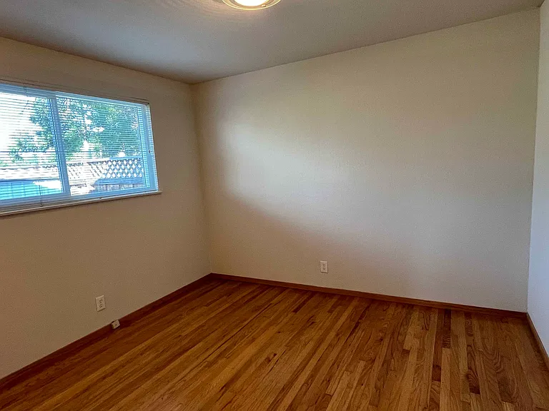 2000 Santa Cruz Ave — Photo 14