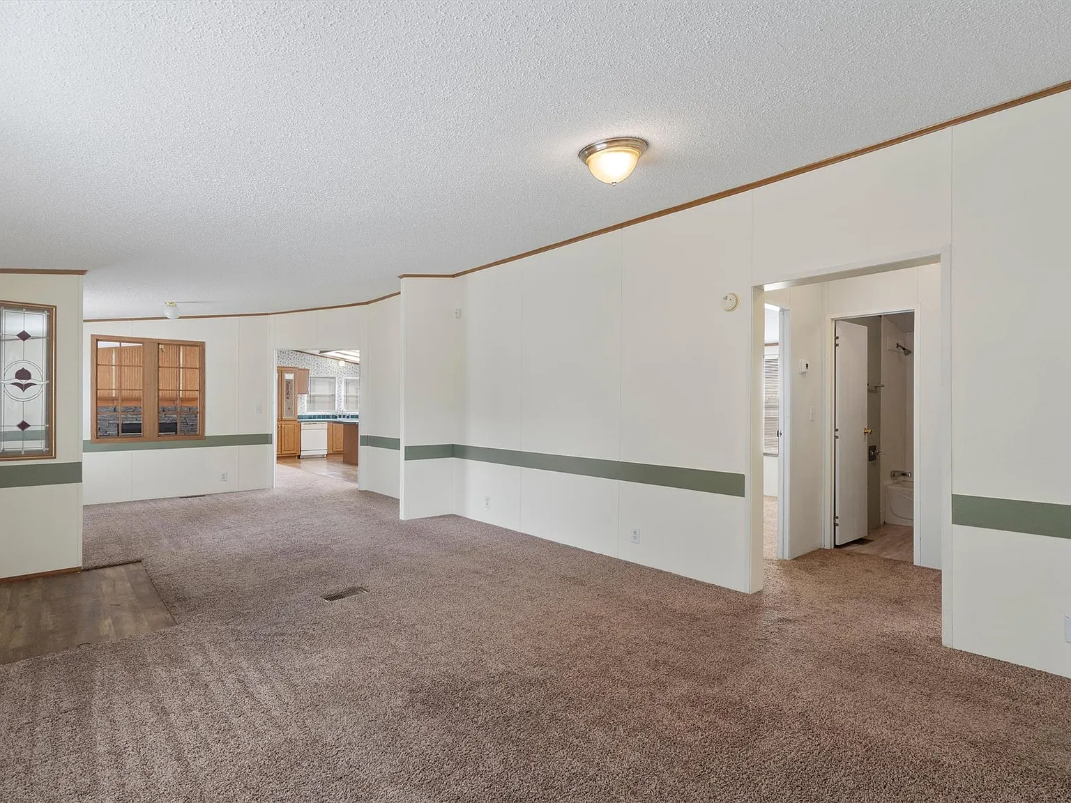 3 bed, 2.0 bath, 1870 sqft, $1,795 — Photo 4