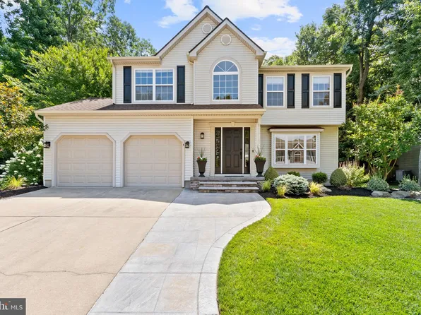 3 Woodcrest Ct, Mantua, NJ 08051
