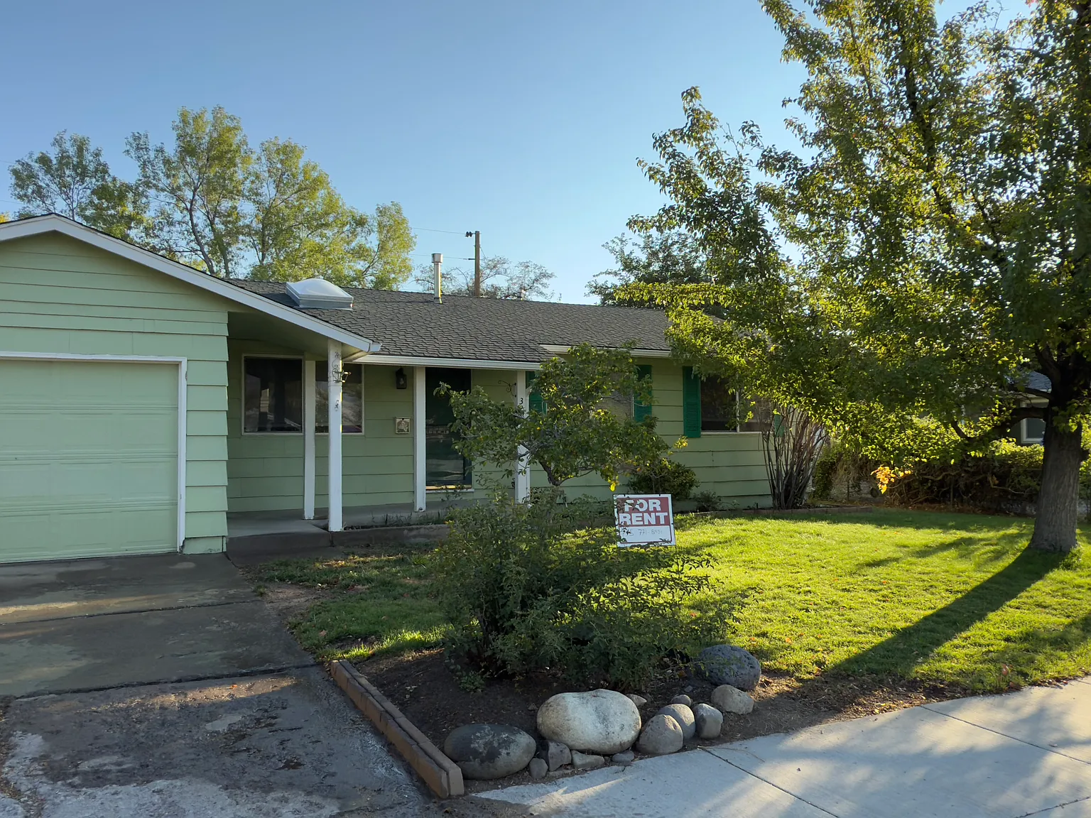 3 bed, 988 sqft, $2,200 — Photo 1