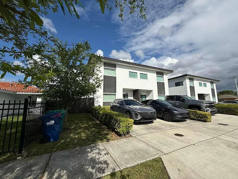 20018 SW 122nd Ave #20018 — Photo 1