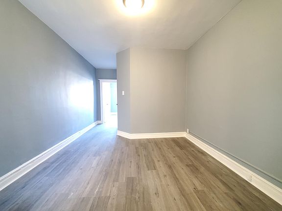 3rd image of 100 Romaine Ave APT 4
