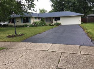 63 Fenwick Rd, Williamsville, NY 14221