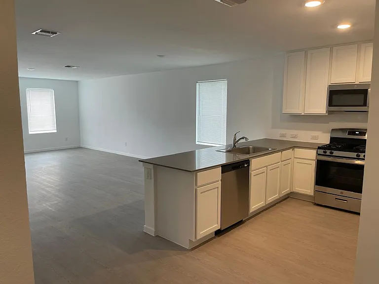 7706 Thor Dr #7706 — Photo 10