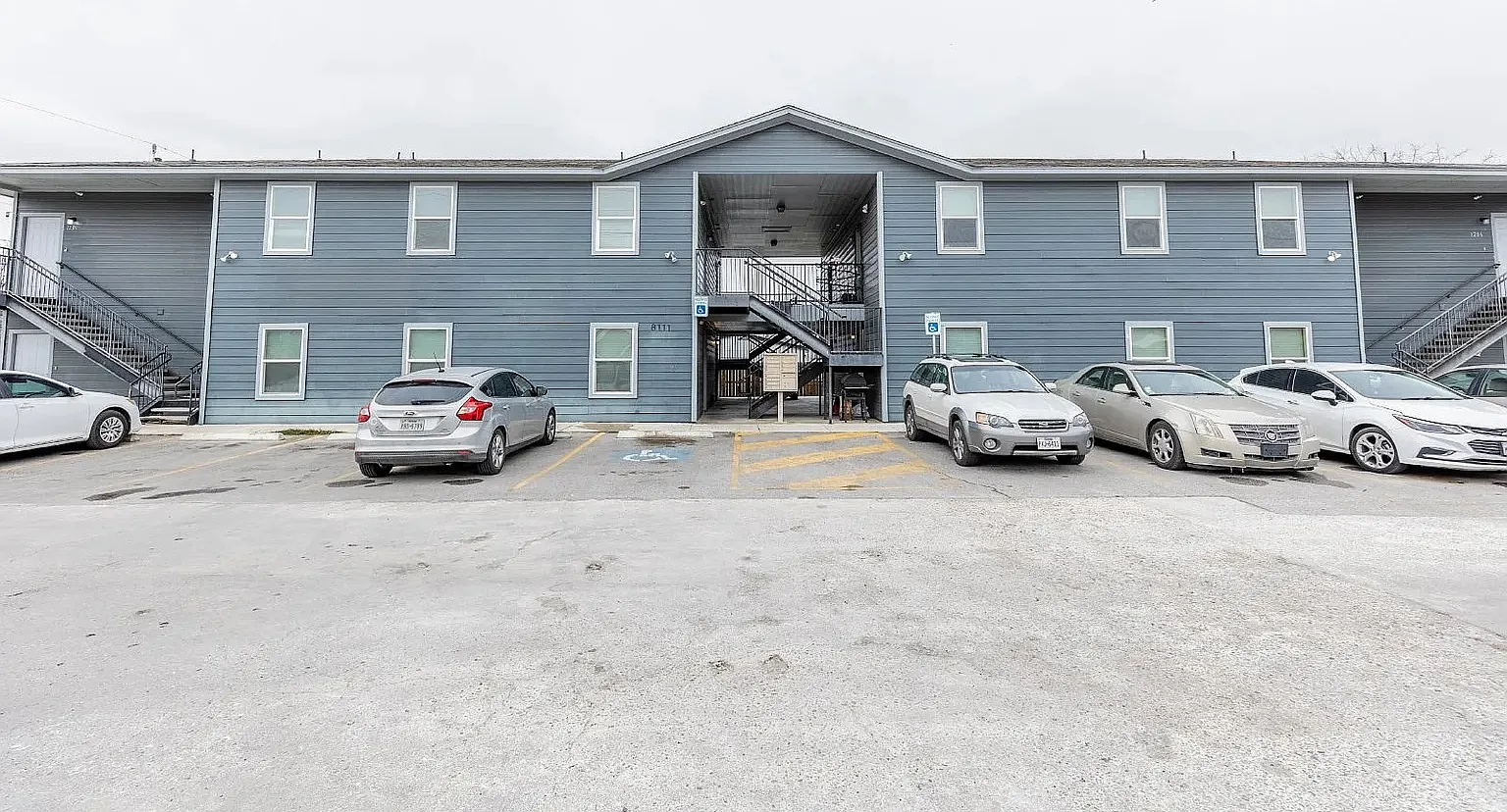 2 bed, 720 sqft, $900 — Photo 1