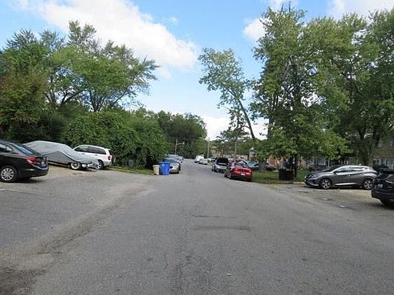 4th image of 136 Charles Pl