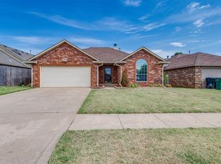 12525 SW 15th Ter, Yukon, OK 73099