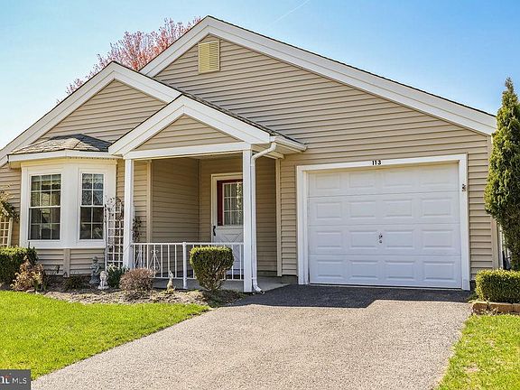 3rd image of 113 Pine Oak Blvd