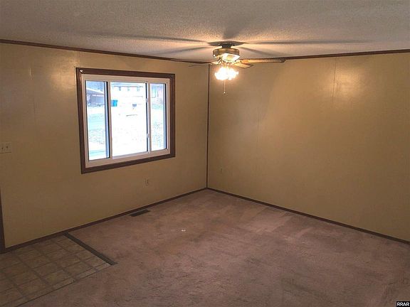 2nd image of 255 Legens St