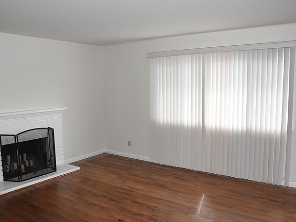 4th image of 1405 Essex Way