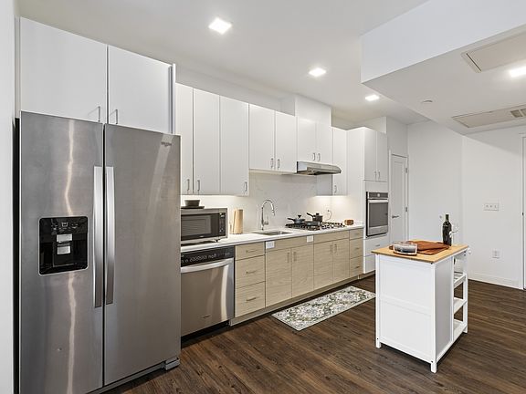 2nd image of 845 Washington St #E515