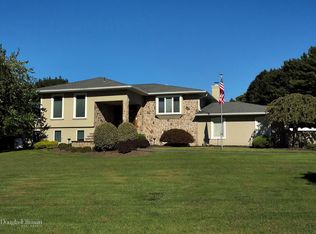 82 Yukon Dr, Woodbury, NY 11797