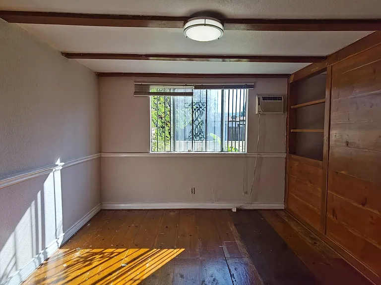 11411 Thienes Ave — Photo 7