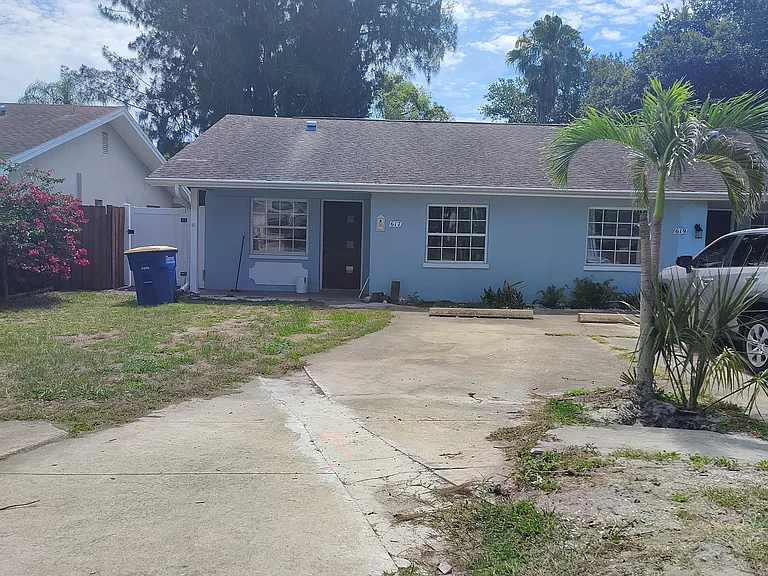 Spencer Ave — Photo 1