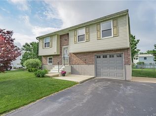 6576 Parkwood Dr, Lockport, NY 14094